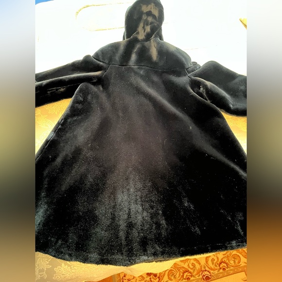 Faux fur for Kids, great condition. Size 10. Clean by furrier method - Picture 5 of 5